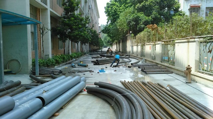 珠海五洲運(yùn)動(dòng)場膜結(jié)構(gòu)體育看臺雨棚施工.jpg