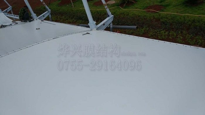 膜結(jié)構(gòu)車(chē)棚膜安裝.jpg