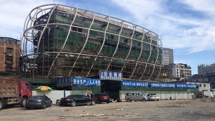 飛機壩售樓部ETFE氣枕膜結(jié)構(gòu)施工中