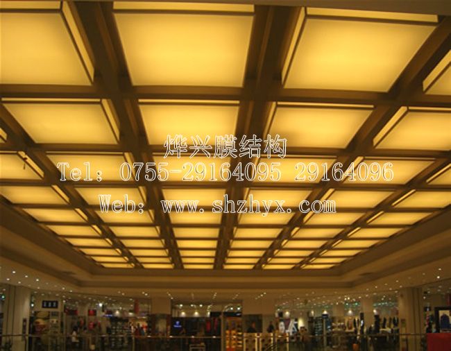 用膜結(jié)構(gòu)作裝飾的商場(chǎng)，逛得就是舒適